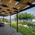 Orianthi's Beachfront Hébergement de vacances *