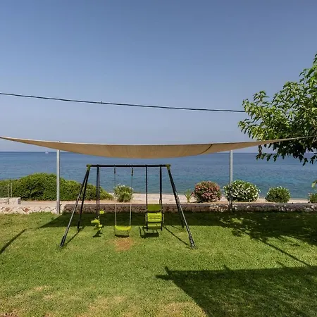 Orianthi's Beachfront Holiday home Skala (Kefalonia)