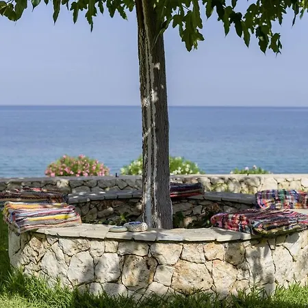 Prázdninový dům Orianthi's Beachfront *
