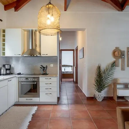 Orianthi's Beachfront Ferienhaus Skala (Kefalonia)