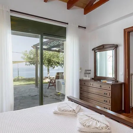 Orianthi's Beachfront Ferienhaus Skala (Kefalonia)