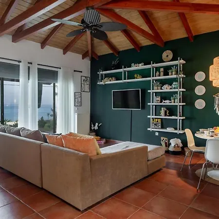 Orianthi's Beachfront Ferienhaus