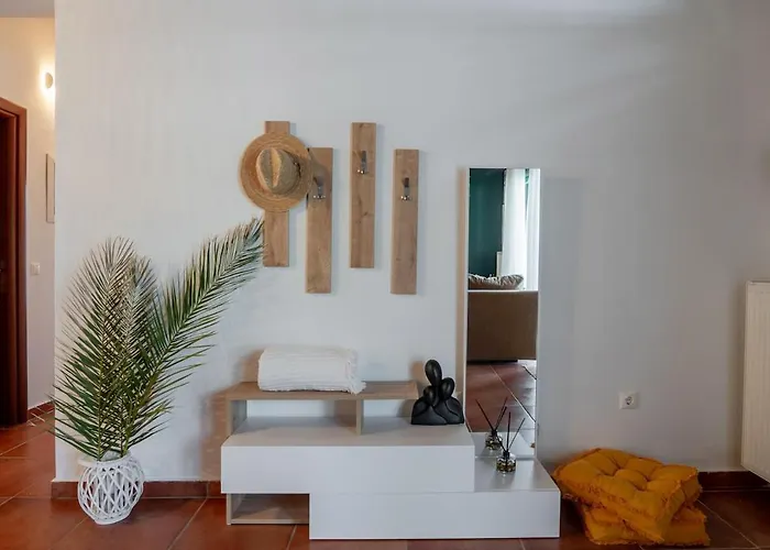 Orianthi's Beachfront Holiday home